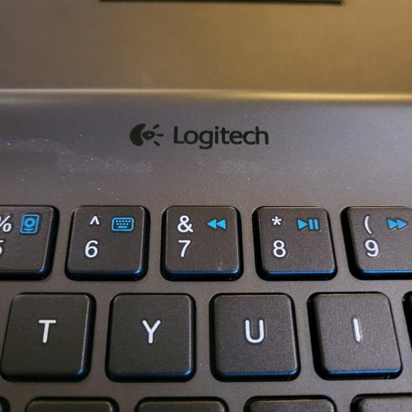 Logitech Bluetooth Tablet Keyboard for iPad - Battery Powered - Picture 5 of 7